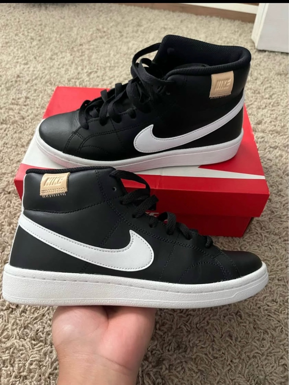 Woman’s Nike court royal 2 mid shoes